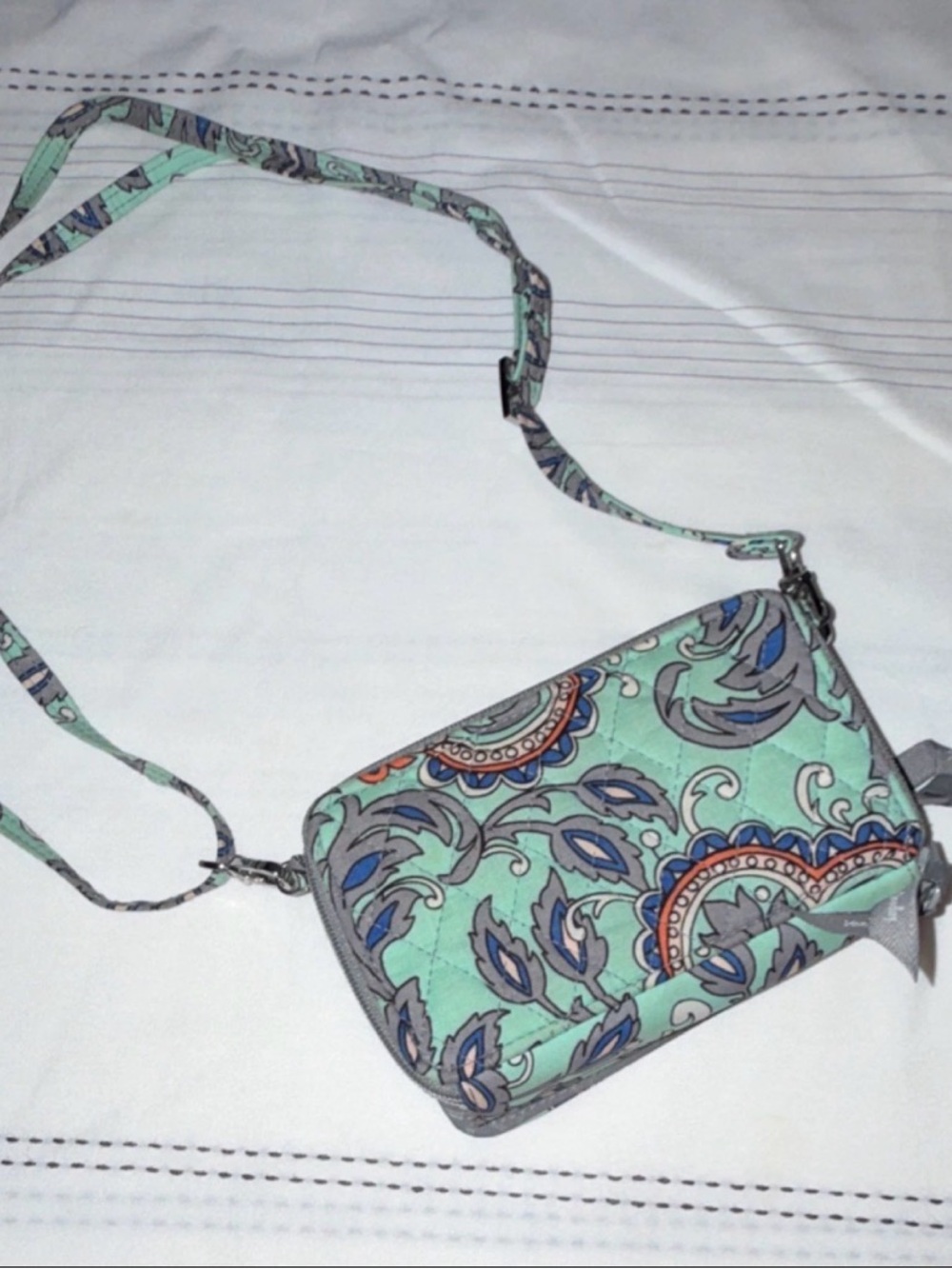 Vera Bradley Mint Floral Crossbody‎ Bag with Adjustable Strap - Picture 2 of 5